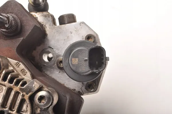 Brandstofpomp Peugeot 307 1.4 HDI 9637317380 image 3