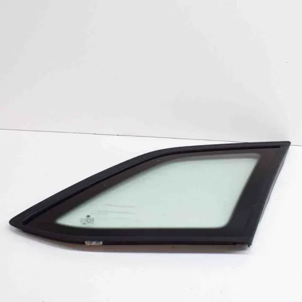 Vitre arrière droite OEM 6V9845298A pour Skoda Fabia III image 2