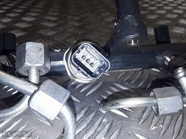 Brandstofrail Peugeot 508 2000 9681909680 image 5