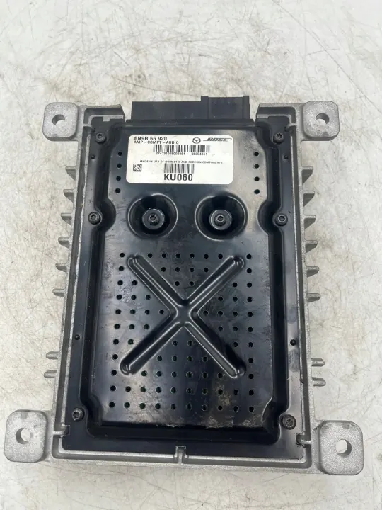 Amplificador de Áudio Mazda 3 OEM BN9R66920 - Usado image 7