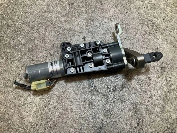 Audi A4 B9 Kombi Bakluckaktuator Vänster OEM 8W9827851A image 3