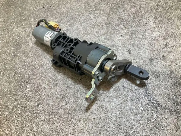 Audi A4 B9 Kombi Bakluckaktuator Vänster OEM 8W9827851A image 4