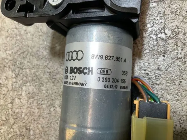 Audi A4 B9 Kombi Bakluckaktuator Vänster OEM 8W9827851A image 5