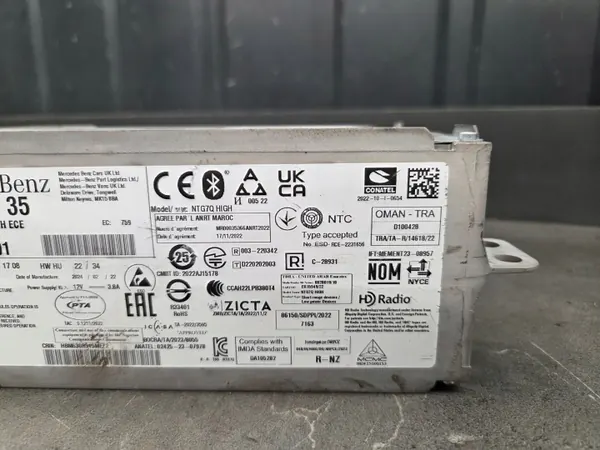 Módulo de radio Mercedes OEM A1679001935 - Usado image 4