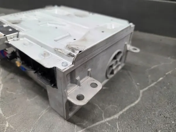 Módulo de radio Mercedes OEM A1679001935 - Usado image 6