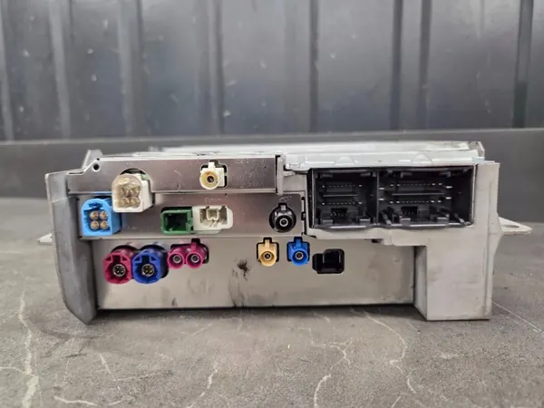 Módulo de radio Mercedes OEM A1679001935 - Usado image 7