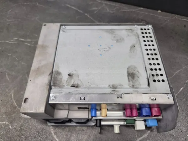 Módulo de radio Mercedes OEM A1679001935 - Usado image 8