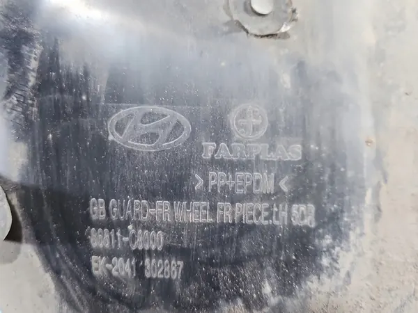 Front Left Wheel Arch Hyundai i20 II 14-20 OEM 86811-C8000 image 3