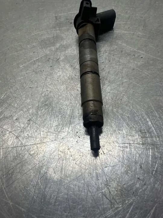 Iniettore carburante BMW 5 E60 E61 2008 image 2