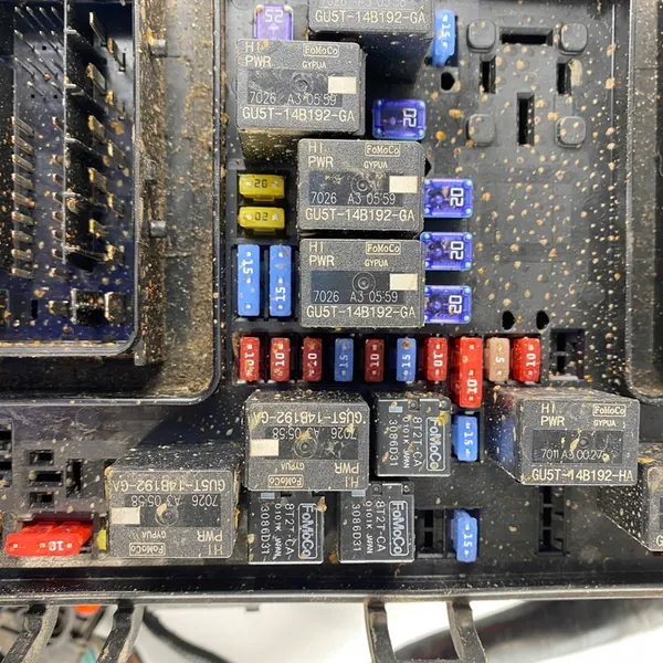 Caja de fusibles Ford 3.2 Tdci Ranger 3.2 Doratorq image 4