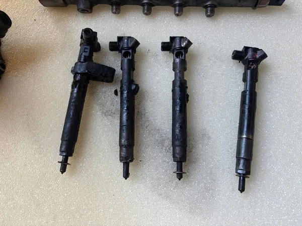 MERCEDES A B KLASA GLA 1.8 CDI Inyectores Bomba A6510701387 image 2