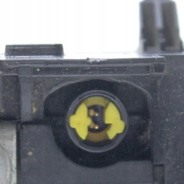 Mercedes-Benz Pyrotechnische Klem OEM A1665402450 image 5