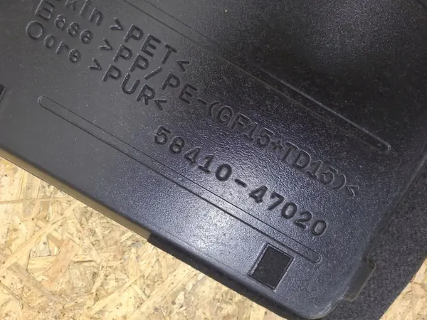 Tapis de coffre Toyota Prius Plus OEM 58410-47020 image 5