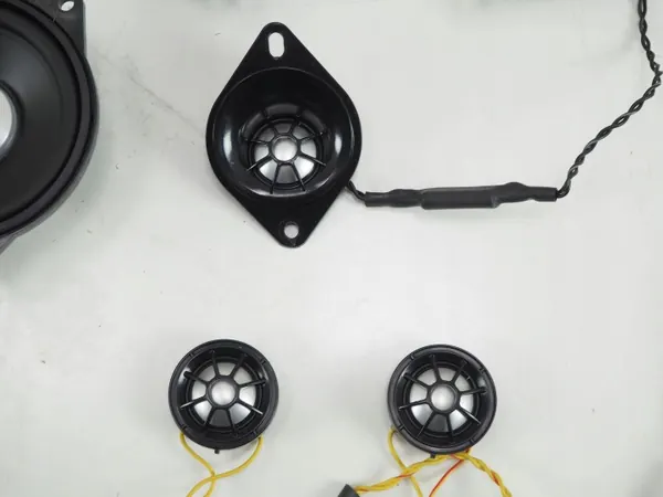 Luidsprekerversterker OEM 498764427 voor BMW i8 image 8