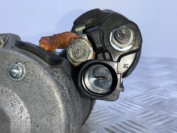 Arrancador AUDI 1.97L diésel 2013 image 3