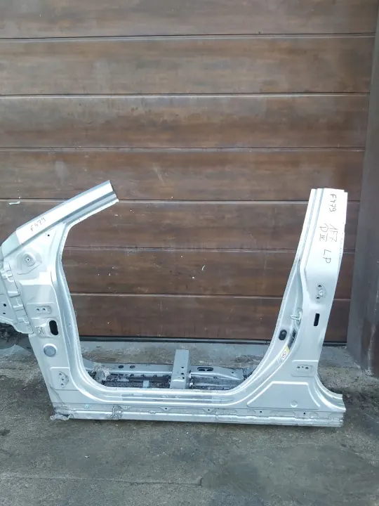Toyota Prius IV Stolpe A/B Vänster OEM PRIUS IV image 2