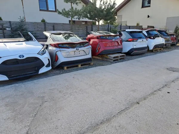 Toyota Prius IV Stolpe A/B Vänster OEM PRIUS IV image 6