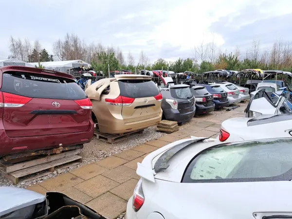 Toyota Prius IV Stolpe A/B Vänster OEM PRIUS IV image 9