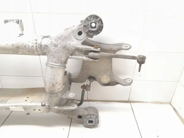 BMW Taka jouset OEM 181073951 5-sarjalle image 10