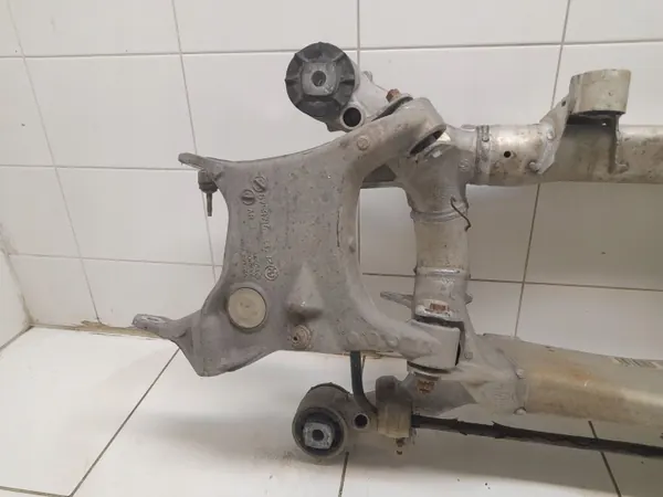 BMW Taka jouset OEM 181073951 5-sarjalle image 3