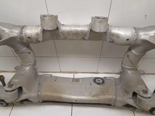 BMW Taka jouset OEM 181073951 5-sarjalle image 4