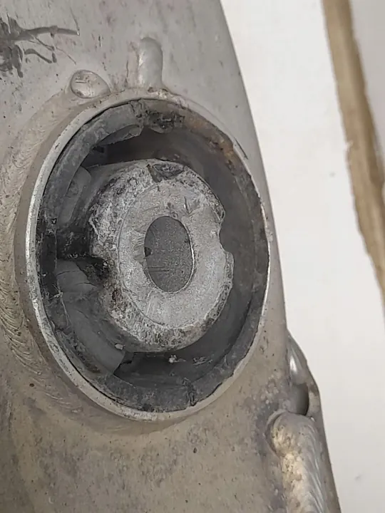 BMW Taka jouset OEM 181073951 5-sarjalle image 6