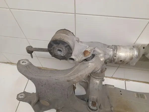 BMW Taka jouset OEM 181073951 5-sarjalle image 8