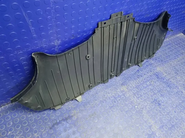 Escudo inferior para-choques traseiro Tesla Model Y OEM 1638051-00-B image 6