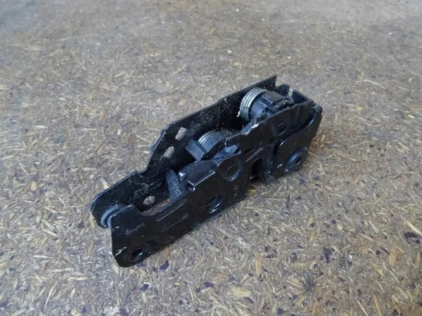 AUDI A4 B8 8K Motorhuvslås 8K1823746 8K0823509F image 3