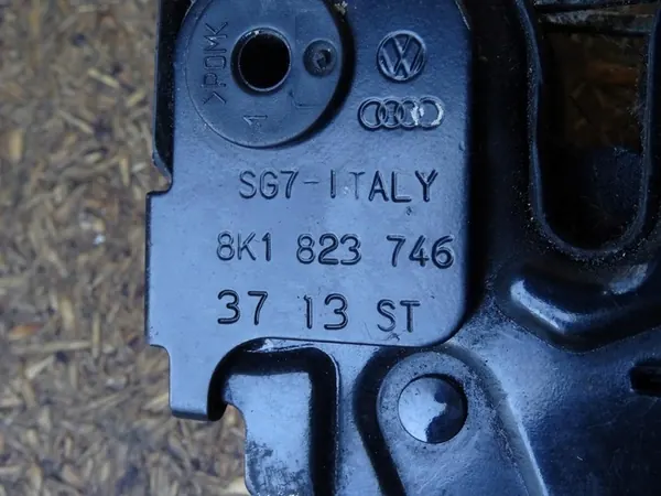 AUDI A4 B8 8K Motorhuvslås 8K1823746 8K0823509F image 4