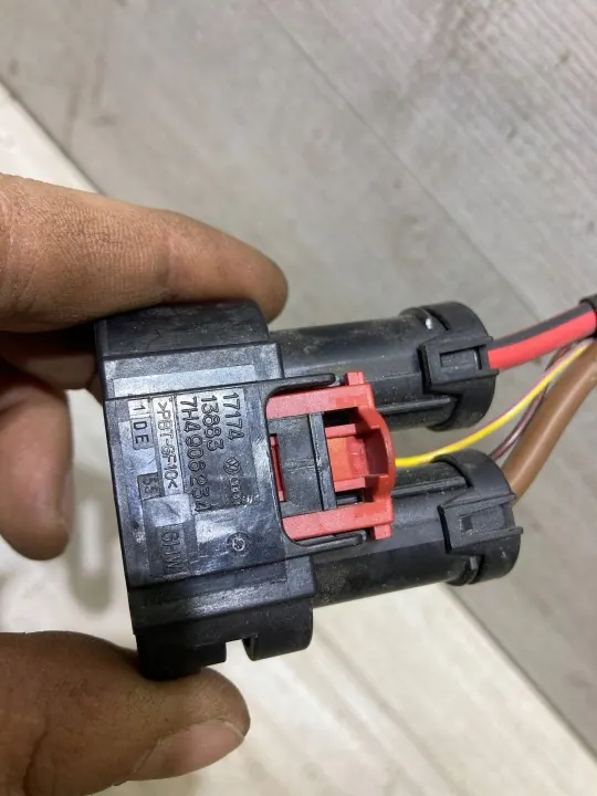 Tuulettimen liitin OEM 7H4906234 Volkswagen Atlas 2019 image 3