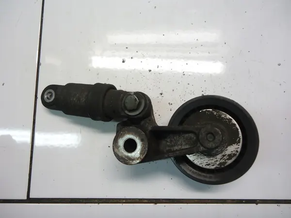 VW T4 LT 35 2.5 TDI Spännare 074145283B image 2