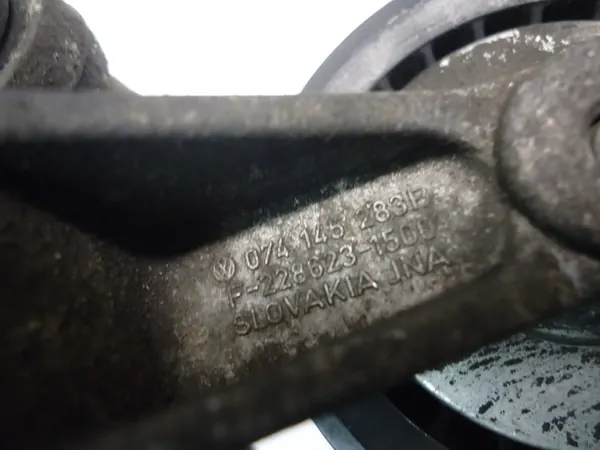 VW T4 LT 35 2.5 TDI Spännare 074145283B image 3