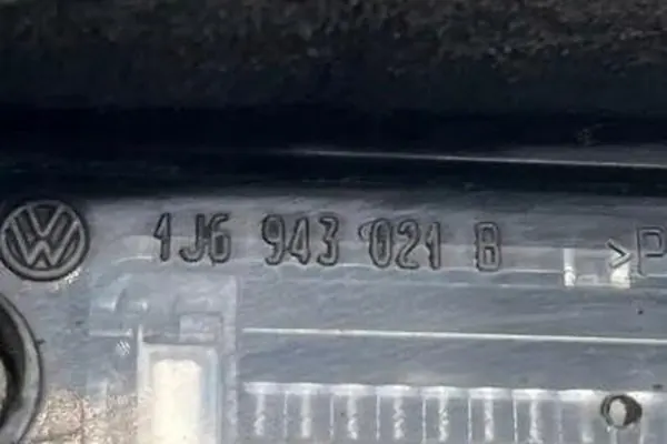 Luz de registro VW PASSAT VARIANT B6 1J6943021B image 2