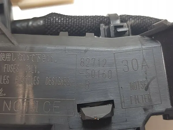 Fusible relais batterie Lexus LS 460 OEM 8216550010B image 6