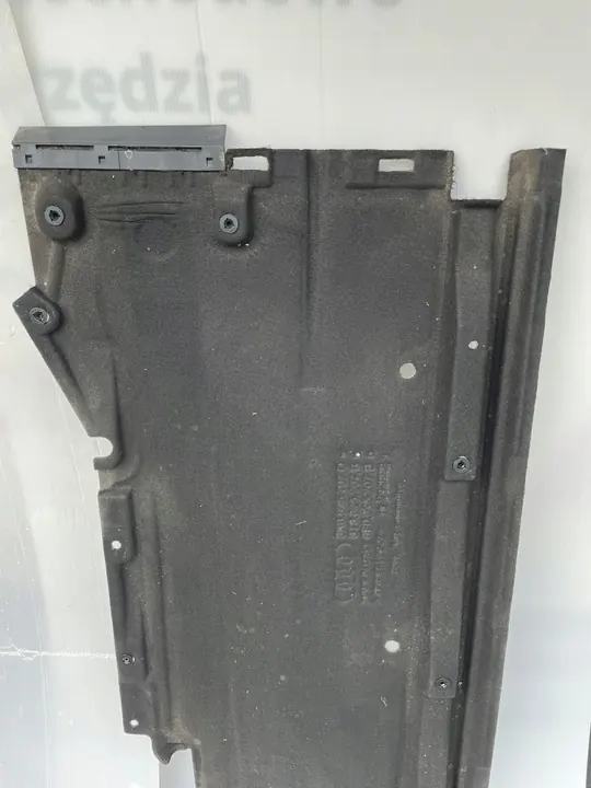Audi A4 B8 A5 8T vänster underredsskydd 8K0825207D image 2