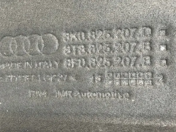 Audi A4 B8 A5 8T vänster underredsskydd 8K0825207D image 4