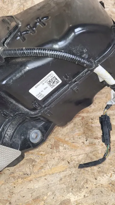 Réservoir AdBlue FORD KUGA MK3 Pompe OEM LX61-5J228-A image 8