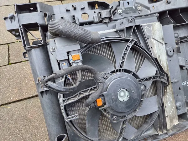 Voorste montage PEUGEOT 208 I met radiator en ventilator image 10