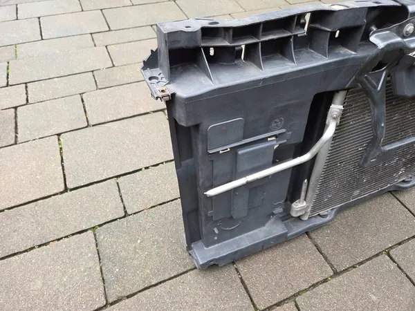 Voorste montage PEUGEOT 208 I met radiator en ventilator image 2