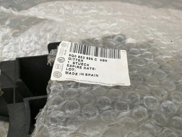 Etupuskimen sumuvalogriili oikea VW POLO IV 9N image 9