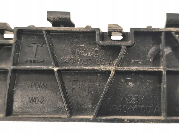 Tesla Model Y 2020- Scivolo di montaggio paraurti posteriore destro 1494044-00-A image 5