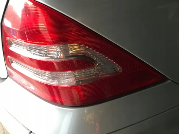 Lámpara trasera derecha Mercedes W203 OE 2038200264 image 2