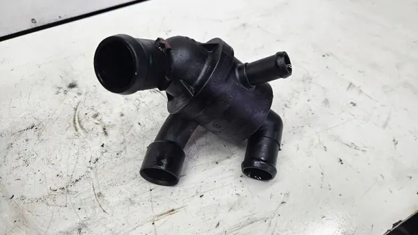 Thermostathuis OEM FOA12100 voor VW Golf VI 1.6 TDI image 3