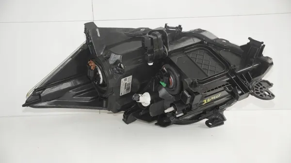 Toyota Auris I 06-09 Oikea Etuvalo OEM image 8