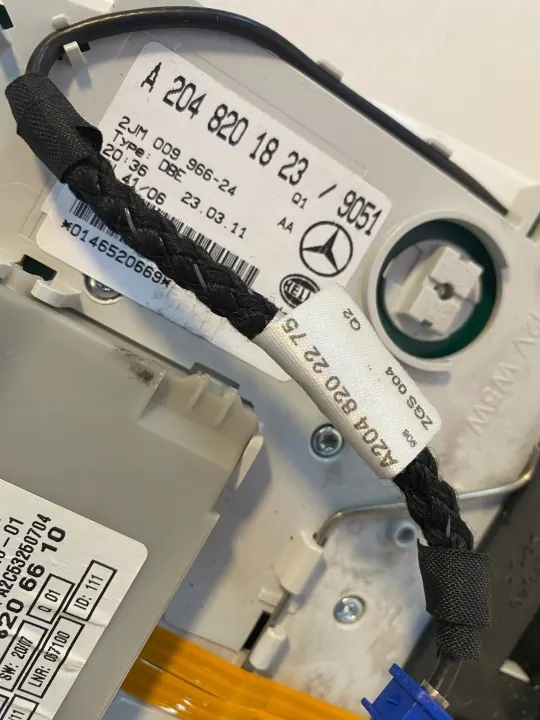 Mercedes W204 Cabine Lamp OEM A2048201823 image 5