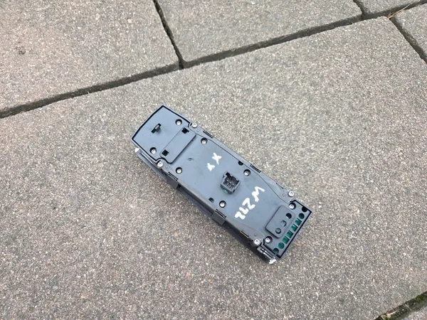 Mercedes E-Klasse W212 Linker Raam Schakelaar A2129056100 image 6