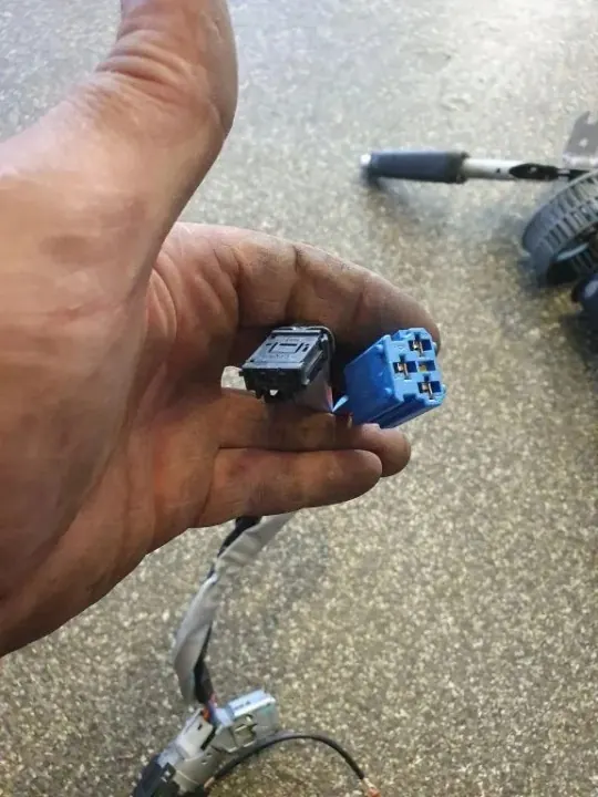 Interruptor de ignição OEM 9663123280 Citroën C3 Picasso image 4