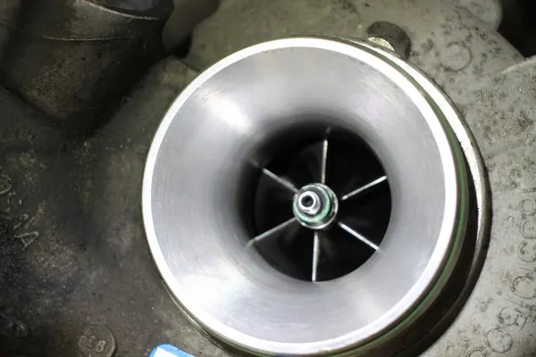 Turbocompresor VOLVO V40 V70 S80 XC70 V60 S60 XC60 image 5