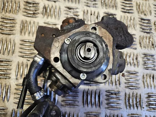 Pompe à injection haute pression Opel OE OEM 55572537 image 5